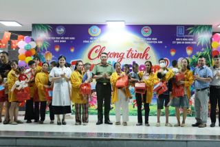 Ấm áp “Trung thu cho em” tại Bệnh viện Phục hồi chức năng Bắc Ninh