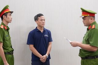 Quảng Ninh: Bắt giam Chủ tịch công ty du lịch lập "hợp đồng hai giá" để tham ô tài sản