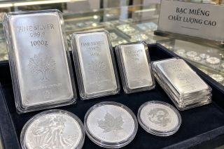 Giá bạc hôm nay 29/9: Lao dốc