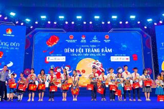 BSR thắp sáng ước mơ, mang Tết Trung thu trọn vẹn yêu thương đến với các em thiếu nhi có hoàn cảnh khó khăn
