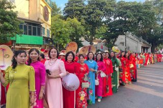 Hà Nội: Phụ nữ Nghĩa Đô rạng rỡ sắc áo dài hướng tới ngày 20/10