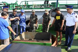 Vùng Cảnh sát biển 3 thu hơn 22 tỷ đồng từ bán hàng hóa tịch thu