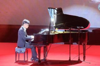 Đà Nẵng: Nghệ sĩ Việt - Nhật hòa nhạc cùng tài năng piano trẻ
