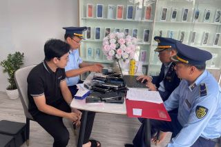 Điện thoại xách tay, máy nội địa: Giá rẻ đi kèm những rủi ro nào?