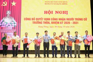 Ninh Bình: Xã Rạng Đông công bố quyết định, giao nhiệm vụ cho 10 Trưởng thôn nhiệm kỳ 2026-2031