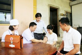 Hà Tĩnh: Mang vắc xin phòng bệnh bại liệt đến với trẻ em dưới 5 tuổi ở 7 xã vùng biên