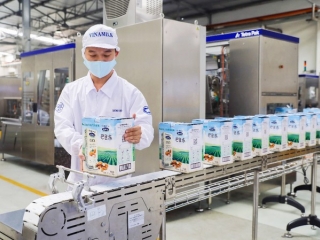 “Xông đất” đầu năm mới 2021, Vinamilk xuất khẩu đi Trung Quốc lô hàng lớn gồm sữa hạt và sữa đặc