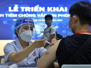 TP.HCM: Tiêm vaccine phòng Covid -19 cho toàn bộ giáo viên, nhân viên ngành Giáo dục