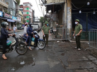 Một người bán rau mắc Covid-19, tạm đóng cửa, phong tỏa chợ Phùng Khoang- Trung Văn
