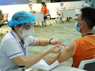 TP. Hồ Chí Minh: Gần 100% người trên 18 tuổi đã tiêm mũi 1 vaccine phòng Covid-19
