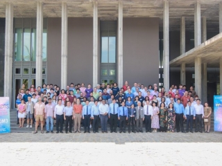 Hơn 100 nhà khoa học gặp gỡ tại Quy Nhơn để chia sẻ về vật lí, vũ trụ học