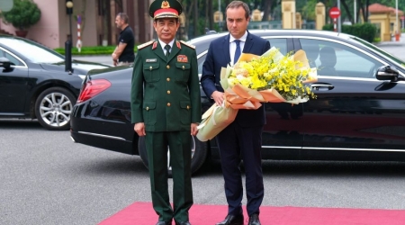 Bộ trưởng Quốc phòng Phan Văn Giang chủ trì lễ đón Bộ trưởng Quân đội Pháp