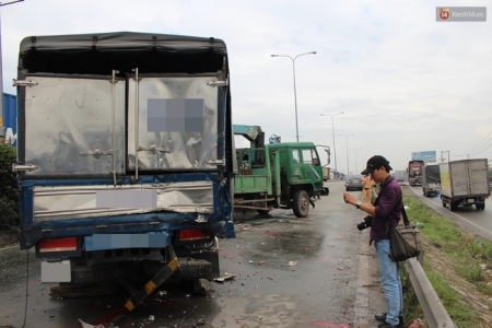 TP. HCM: 5 xe ô tô tông nhau liên hoàn, quốc lộ 1A ùn tắc kinh hoàng