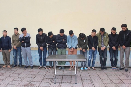 Bắt 12 đối tượng sát phạt nhau trên chiếu bạc