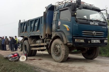 Hà Nội: Sau va chạm với xe ben, 2 nữ sinh một người tử vong, một người nguy kịch