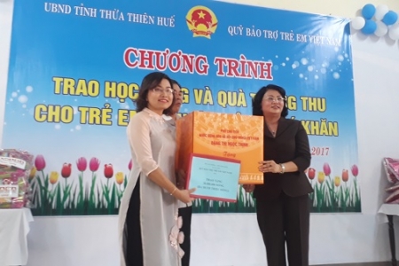 Huế: Phó Chủ tịch nước trao quà trung thu cho 100 em học sinh tại làng SOS