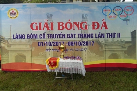 Khai mạc giải bóng đá thanh niên Làng gốm cổ truyền Bát Tràng lần thứ II