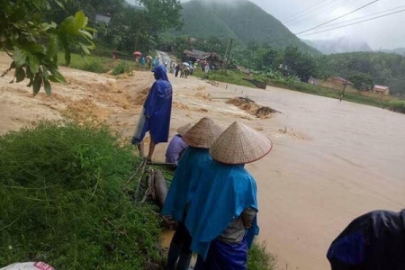 Phú Thọ: Nhiều địa phương bị cô lập