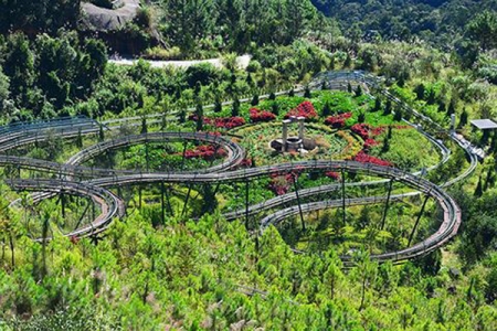 Đặt phòng tại Mercure Bana Hills French Village, khách hàng được đi cáp treo miễn phí