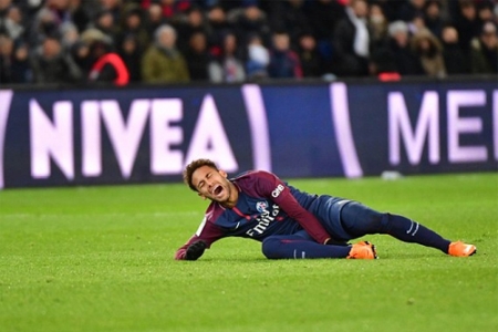 Bị gãy xương bàn chân Neymar hết hy vọng đấu Real