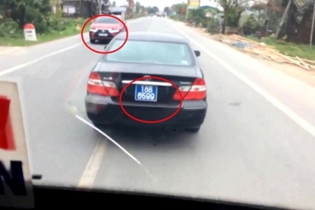 Nam Định: Xử phạt lái xe ô tô biển xanh lạng lách, chèn ép… xe khách