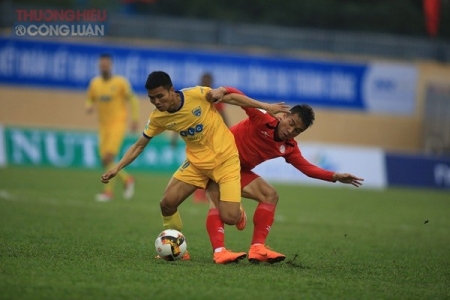 Đình Tùng lập công, FLC Thanh Hóa đánh bại CLB TP. Hồ Chí Minh