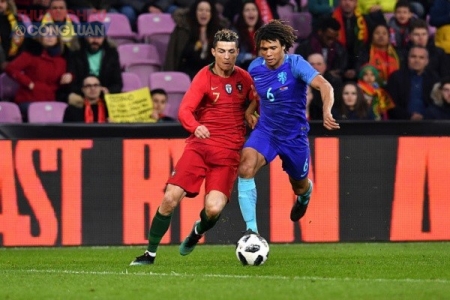 Ronaldo tịt ngòi, Bồ Đào Nha thua sốc Hà Lan