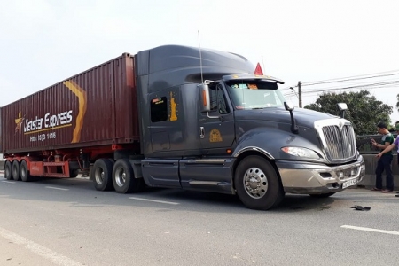 Hà Tĩnh: Tông vào container, một người đàn ông tử vong