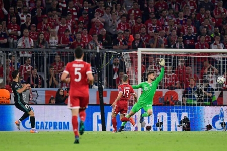 Ngược dòng đánh bại Bayern, Real đặt một chân vào chung kết