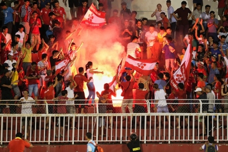 Hải Phòng bị phạt 90 triệu sau 6 vòng đấu tại V-League vì tội đốt pháo sáng