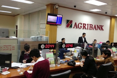 Nợ xấu của Agribank giảm mạnh, tiền gửi khách hàng vượt 1 triệu tỷ