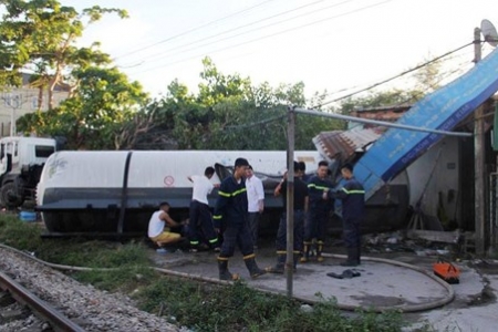 Lại tai nạn, đường sắt Bắc - Nam tê liệt nhiều giờ