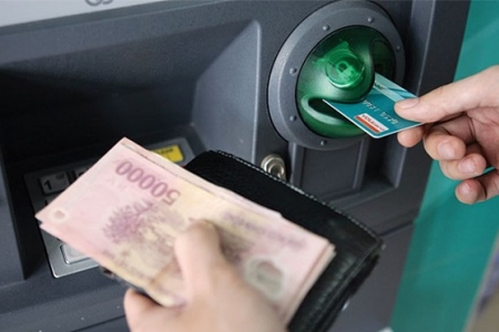 Điều chỉnh mức phí rút tiền nội địa ATM từ ngày 15/7 tới