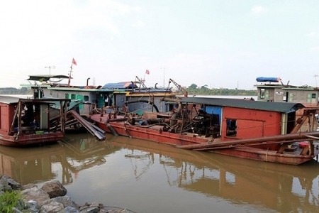 Hà Nội: Liên tục bắt giữ đối tượng khai thác 'cát tặc' trái phép tại huyện Ba Vì