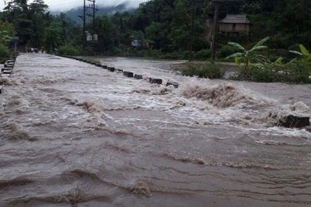 Đảng, Chính phủ và nhân dân Lào gửi điện thăm hỏi Việt Nam do bão số 3