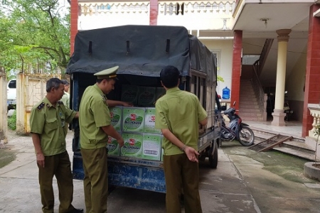 Lạng Sơn: Bắt giữ xe ô tô vận chuyển 1.200 chai bi Liquan nhập lậu