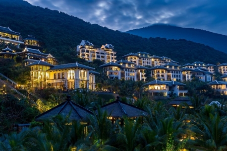 InterContinental Danang Sun Peninsula Resort nhận 5 giải thưởng tại World Travel Awards 2018