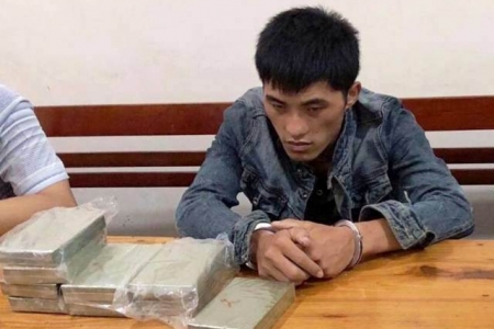 Nghệ An: Bắt đối tượng người Lào vận chuyển 10 bánh heroin