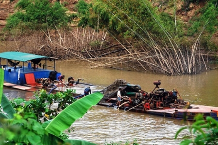 'Cát tặc' lộng hành trên sông Đồng Nai - Bài 3: Băm nát thượng nguồn cho đến hạ du