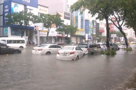 Qua 1 đêm TP. Đà Nẵng trở thành biển nước