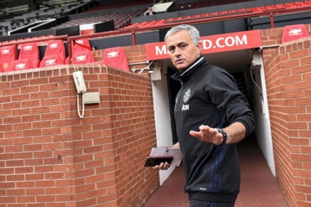 HLV Jose Mourinho bị phạt 1 năm tù vì tội trốn thuế