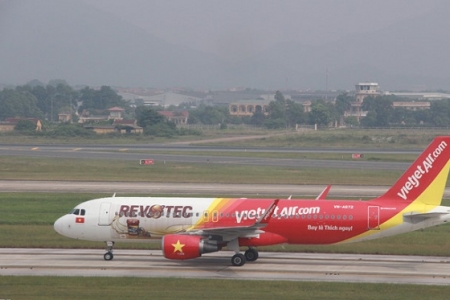 Máy bay Vietjet bị hỏng lốp khi hạ cánh xuống sân bay Tân Sơn Nhất