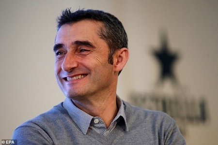 Barca gia hạn hợp đồng với HLV Valverde