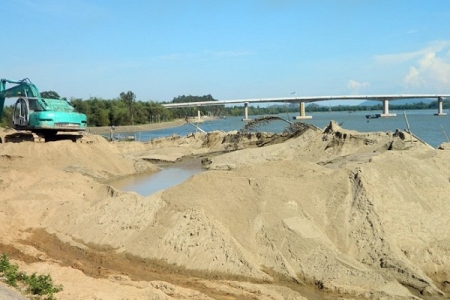 Hải quan Quảng Ninh: Chống buôn lậu, vận chuyển cát sỏi