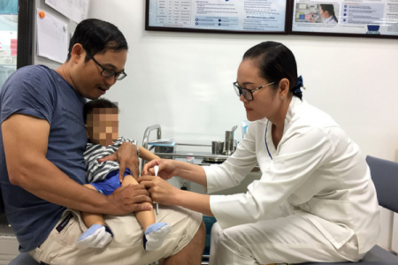 Khan hiếm vaccine dịch vụ: Cục Quản lý Dược vào cuộc điều phối