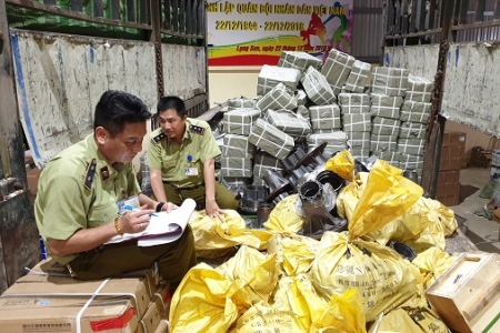 Lạng Sơn: Phát hiện hàng loạt phụ tùng ô tô tải do nước ngoài sản xuất không hóa đơn chứng từ