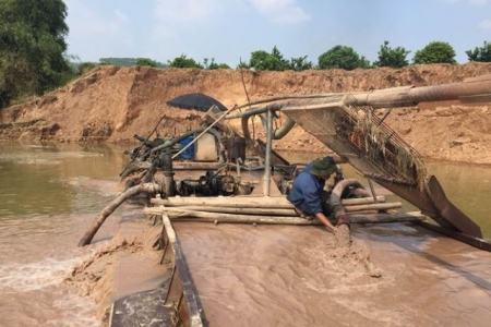 Quảng Bình “tuyên chiến” với nạn khai thác cát, sỏi trái phép