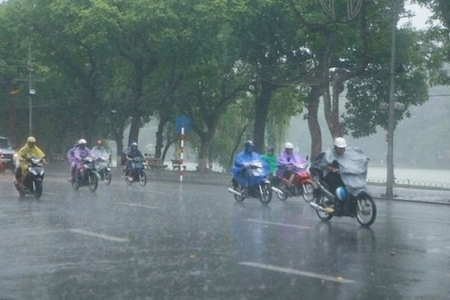 Dự báo thời tiết 1/8: Do ảnh hưởng của bão số 3, đêm nay miền Bắc mưa to
