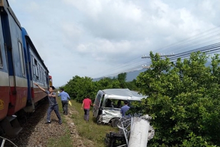 VNR kêu gọi người tham gia giao thông dừng lại quan sát trước khi qua đường ngang