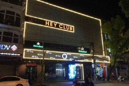 Hà Nội: Bắt giữ đối tượng tàng trữ trái phép chất ma túy tại quán Hey Club